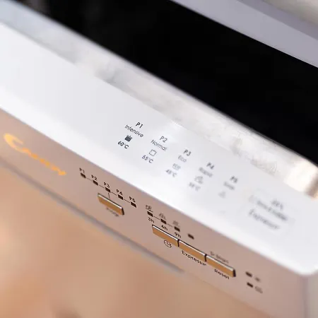 Apartment Riverside View Two Bedroom Flat By The Chain Bridge *