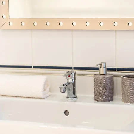 Apartment Riverside View Two Bedroom Flat By The Chain Bridge Budapest