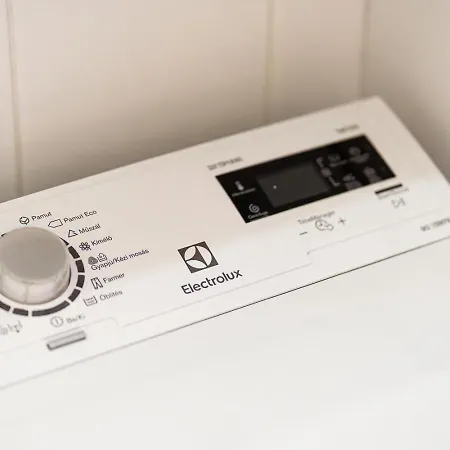 Riverside View Two Bedroom Flat By The Chain Bridge * Budapest