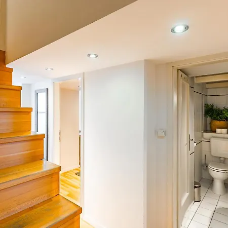 Riverside View Two Bedroom Flat By The Chain Bridge