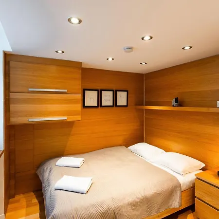 Riverside View Two Bedroom Flat By The Chain Bridge * Budapest