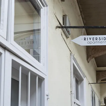 Riverside View Two Bedroom Flat By The Chain Bridge