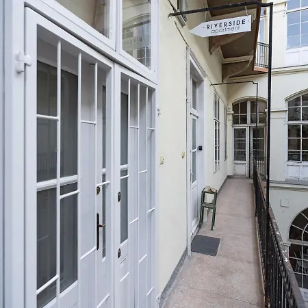 Riverside View Two Bedroom Flat By The Chain Bridge * Budapest