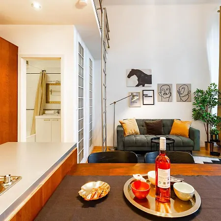 Riverside View Two Bedroom Flat By The Chain Bridge Budapest