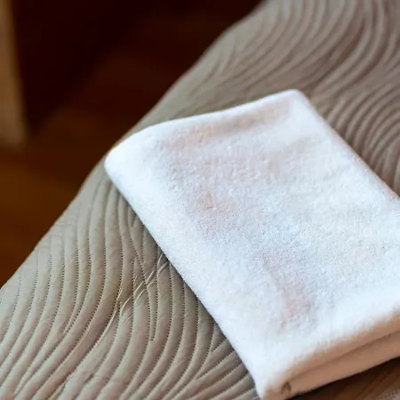 Riverside View Two Bedroom Flat By The Chain Bridge Apartment