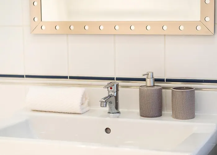 Apartman Riverside View Two Bedroom Flat By The Chain Bridge Budapest