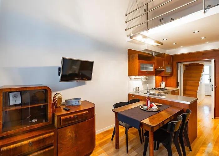 Riverside View Two Bedroom Flat By The Chain Bridge Apartman Budapest