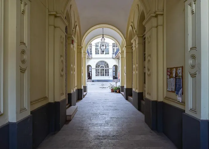 Riverside View Two Bedroom Flat By The Chain Bridge Apartman *