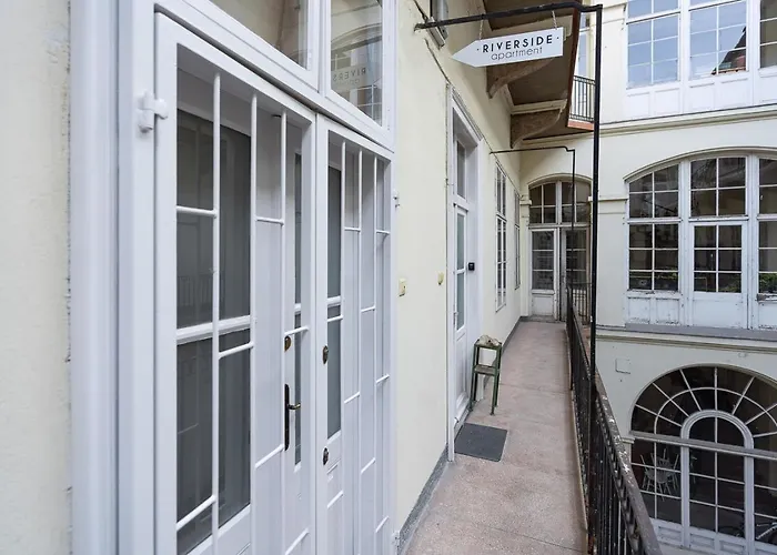 Riverside View Two Bedroom Flat By The Chain Bridge * Budapest