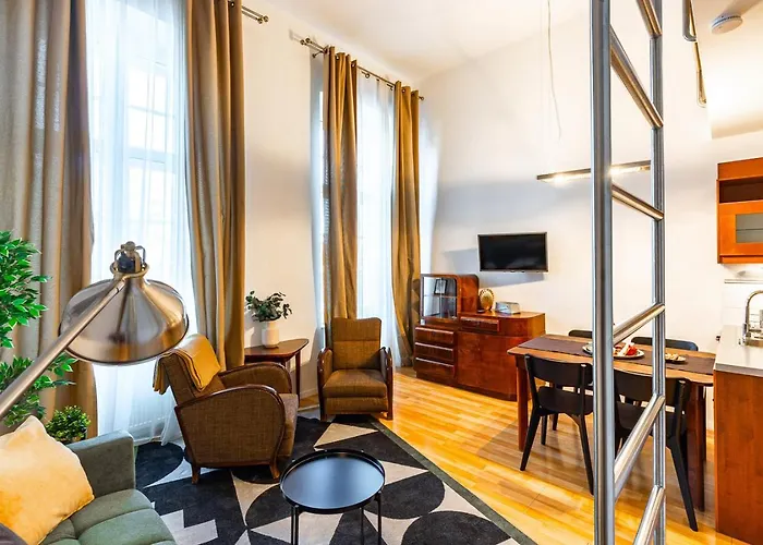 Riverside View Two Bedroom Flat By The Chain Bridge * Budapest