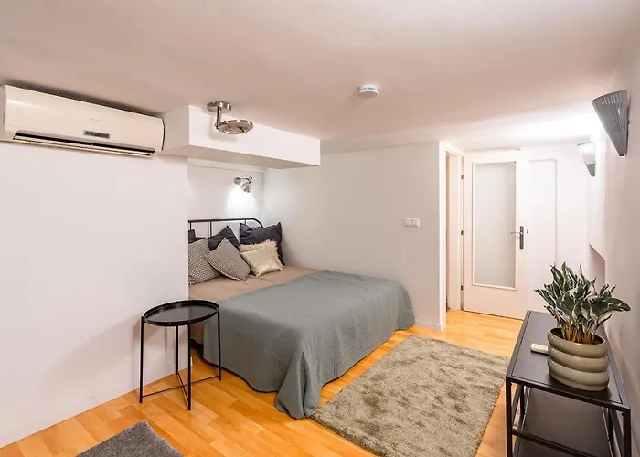 Riverside View Two Bedroom Flat By The Chain Bridge Apartman Budapest