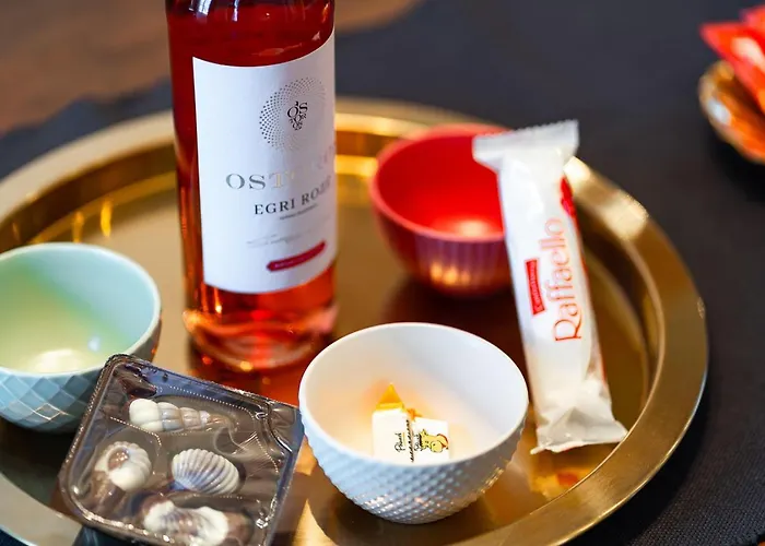 Riverside View Two Bedroom Flat By The Chain Bridge * Budapest