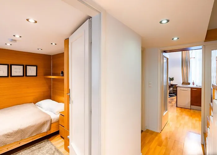 Riverside View Two Bedroom Flat By The Chain Bridge Apartman *