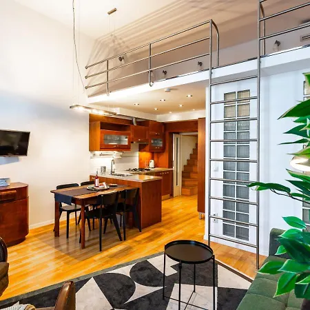 Riverside View Two Bedroom Flat By The Chain Bridge ブダペスト