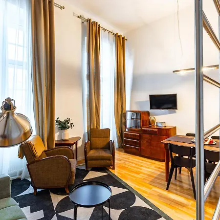 Riverside View Two Bedroom Flat By The Chain Bridge * ブダペスト