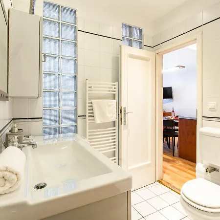 Riverside View Two Bedroom Flat By The Chain Bridge ブダペスト