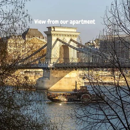 Riverside View Two Bedroom Flat By The Chain Bridge * ブダペスト